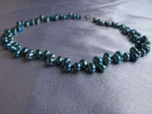 Kavanaghs - Turquoise to Green Freshwater Pearl Side Drilled Necklace