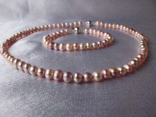 FREE SHIPPING - Exquisite Lavender Fresh Water Pearl Necklace and Bracelet Set