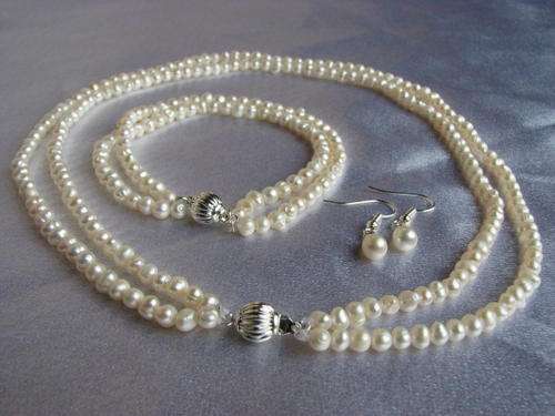 FREE SHIPPING - Exquisite Fresh Water Pearl Necklace, Bracelet and Earring Set