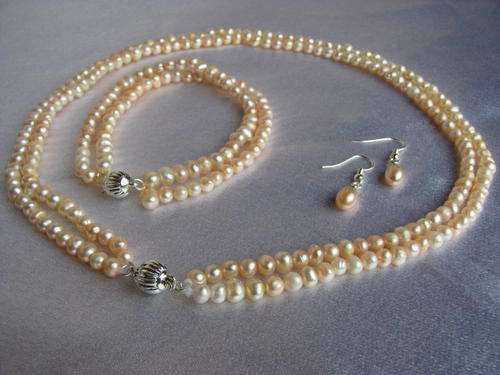 FREE SHIPPING - Exquisite Fresh Water Pearl Necklace, Bracelet and Earring Set