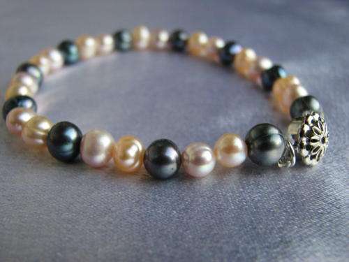 Kavanaghs Collection - Beautiful Authentic Multicolor Fresh Water Pearl Bracelet