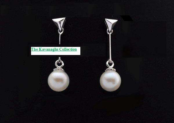 From the Kavanaghs collection - 8mm White AKOYA pearl 925 Sterling Silver Earrings