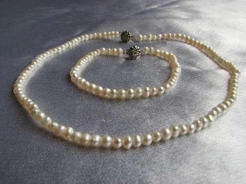 FREE SHIPPING- Kavanaghs - Exquisite White Fresh Water Seed Pearl Necklace and Bracelet Set