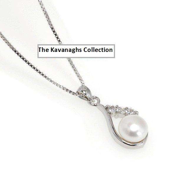 From the Kavanaghs Collection - Cultured Freshwater Pearl Pendant
