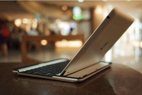 iPad Bluetooth Keyboard for iPad 2/New iPad + iPhone 4 Compatible ***FREE SHIPPING***