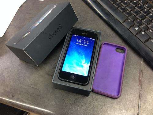 Apple iPhone 5 **64GB** Black  ***FREE SHIPPING***