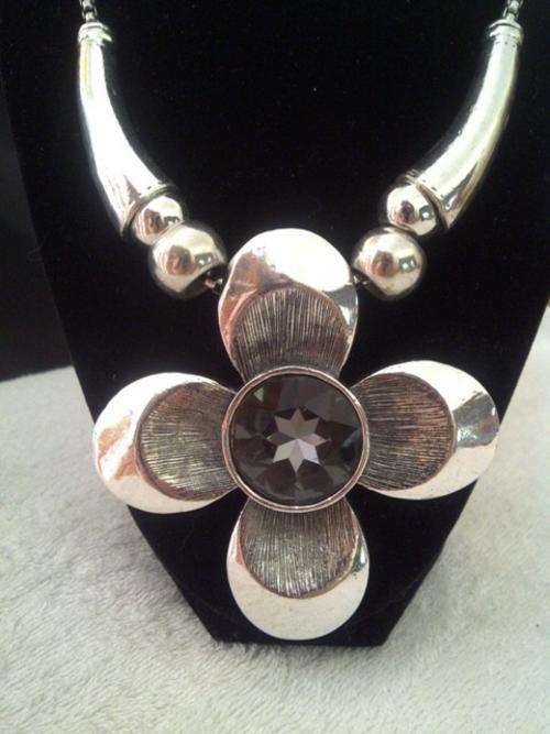 Stunning midnight black & Silver High quality NICKEL  Necklace!