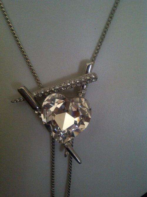 Stunner silver Heart Pendant Necklace - a must have - last one!