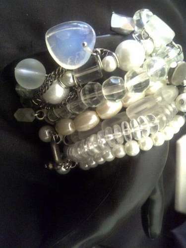 "LATE ENTRY" STUNNING - VINTAGE GLAMOUR WHITE BRACELET!