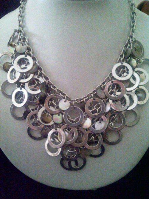 RARE FIND !!!!! "BRIGHT & BOLD" Necklace! "very chic" ONLY ONE.