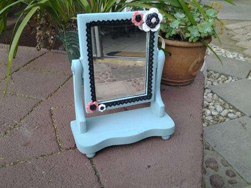 BARGAIN....A Pretty little "Shabby Chic" table top mirror on a moveable little stand. .... See pics.