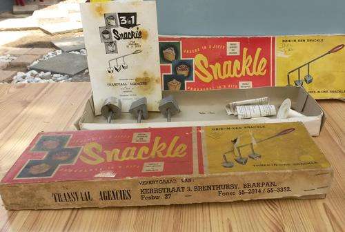 A Vintage Snackle 3 in 1 maker - Transvaal Agencies . In original box  -See pics.