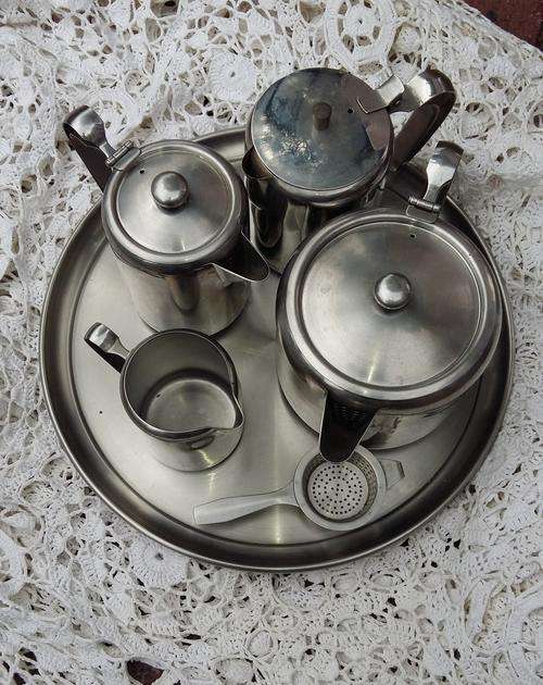 A tea/coffee set  of 7x pieces. All Aloe Stainless steel pieces.  - see pics.