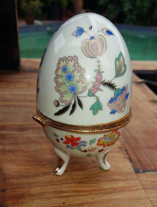 A keepsake egg in a type of porcelain/glass - very attractive - see pics.