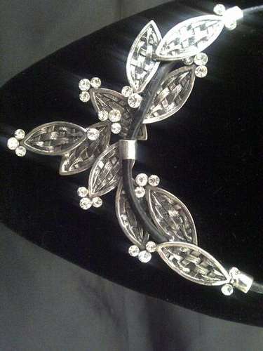 Vintage look leaf style Necklace-"Tres Chic"