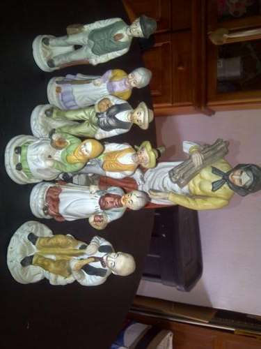 Farmhouse family of figurines - lovely detailed pieces! - 8 pieces