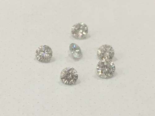 A SET OF 6 BEAUTIFUL MOISSANITE MAN MADE DIAMONDS
