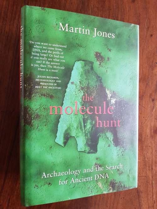 The Molecule Hunt - Archaeology and the Search for Ancient DNA - Martin Jones
