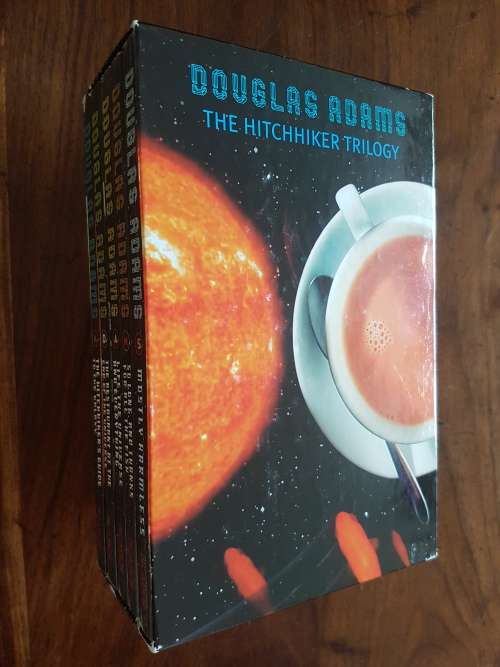 Douglas Adams The Hitchhiker Trilogy - Five Volumes of the Trilogy - Box Set