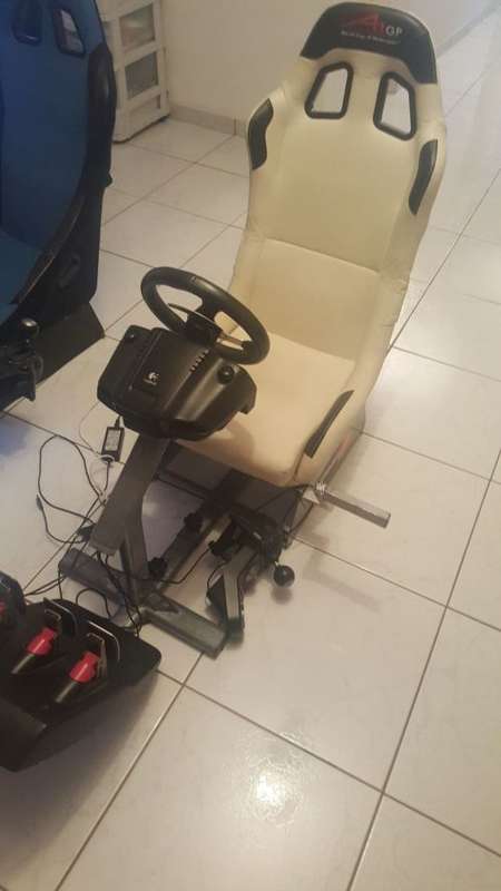 playseat  plus logitech G27 steering