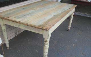 DISTRESSED OREGON KITCHEN TABLE