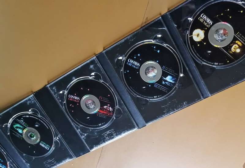 COSMOS CARL SAGAN ORIGINAL COLLECTOR`S EDITION 7 DISC SET EMMY AWARD