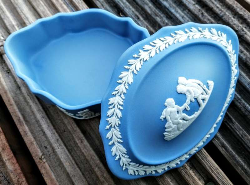WEDGWOOD OVAL LIDDED TRINKET DISH BLUE JASPERWARE