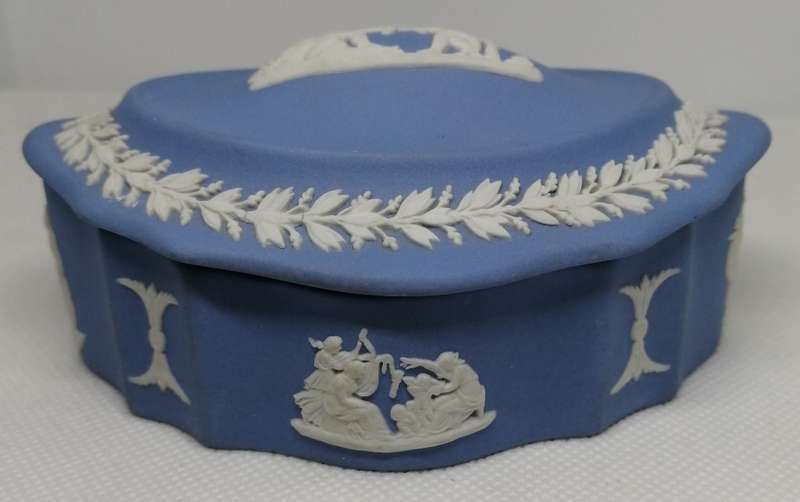 WEDGWOOD OVAL LIDDED TRINKET DISH BLUE JASPERWARE