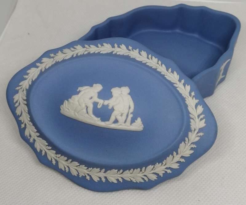 WEDGWOOD OVAL LIDDED TRINKET DISH BLUE JASPERWARE