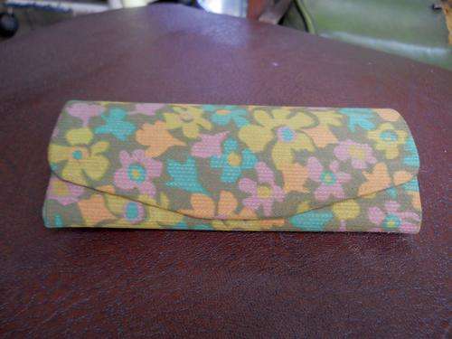 1950 Vintage Ladies Sunglasses Holder With Floral Retro Pattern