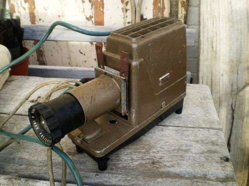 Vintage Argus 300 Compact slide projector working perfectly