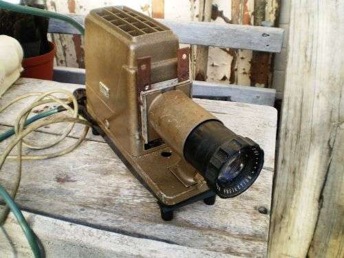 Vintage Argus 300 Compact slide projector working perfectly