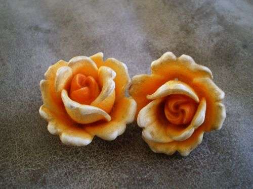1950s Vintage Flower Costume Jewelry Clip Earrings 2cm diameter