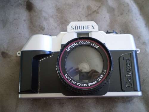 Vintage Sounex Deluxe 1 35mm camera
