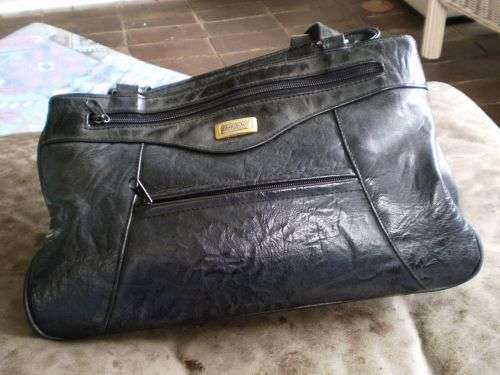 Black Vintage Leather Hand Bag very good condition