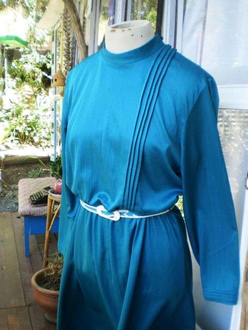 Original 1970's Vintage Emerald Long Sleeves And Collar Day Dress With Belt Size 12