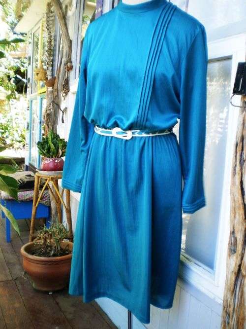 Original 1970's Vintage Emerald Long Sleeves And Collar Day Dress With Belt Size 12