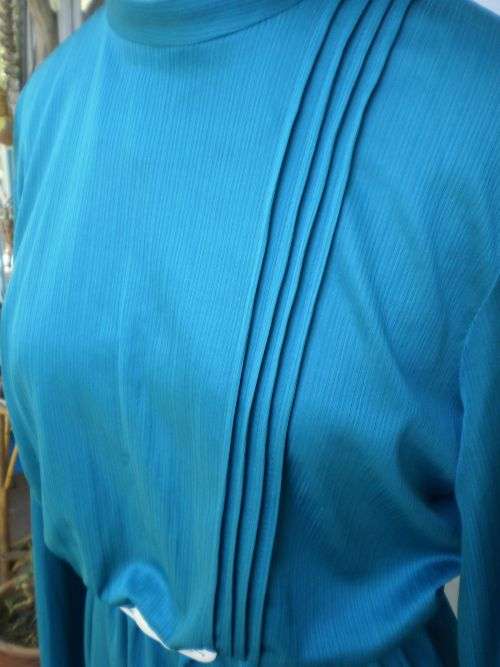 Original 1970's Vintage Emerald Long Sleeves And Collar Day Dress With Belt Size 12