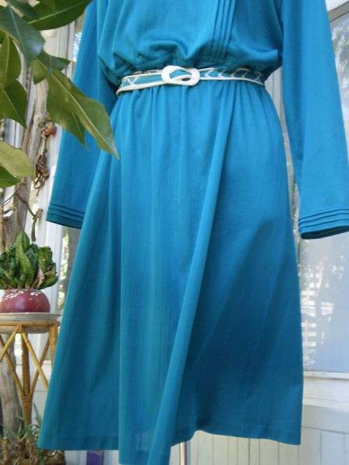 Original 1970's Vintage Emerald Long Sleeves And Collar Day Dress With Belt Size 12