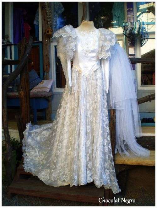 Stunning Vintage Original 1980s Satin And Lace Wedding Dress Train And Veil size 10