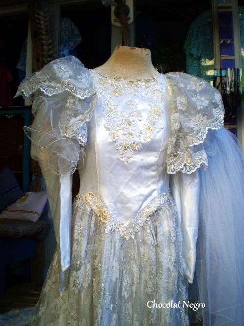 Stunning Vintage Original 1980s Satin And Lace Wedding Dress Train And Veil size 10