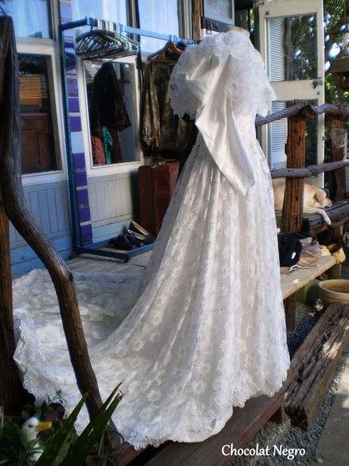 Stunning Vintage Original 1980s Satin And Lace Wedding Dress Train And Veil size 10