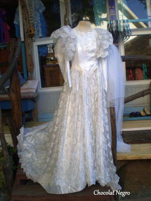 Stunning Vintage Original 1980s Satin And Lace Wedding Dress Train And Veil size 10