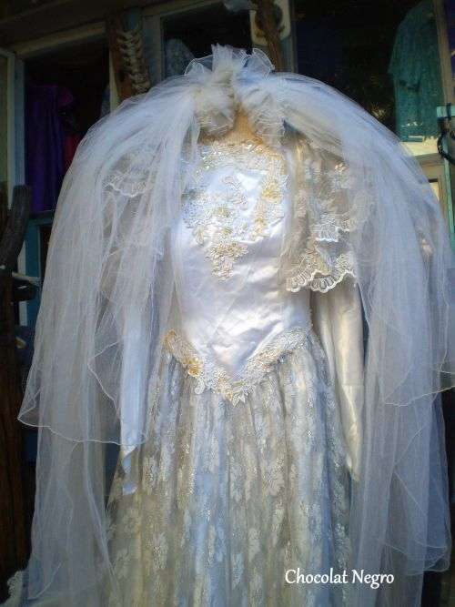 Stunning Vintage Original 1980s Satin And Lace Wedding Dress Train And Veil size 10