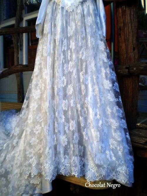 Stunning Vintage Original 1980s Satin And Lace Wedding Dress Train And Veil size 10