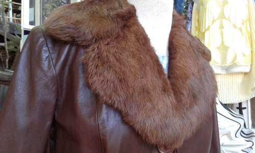 Vintage fur collar coat discount