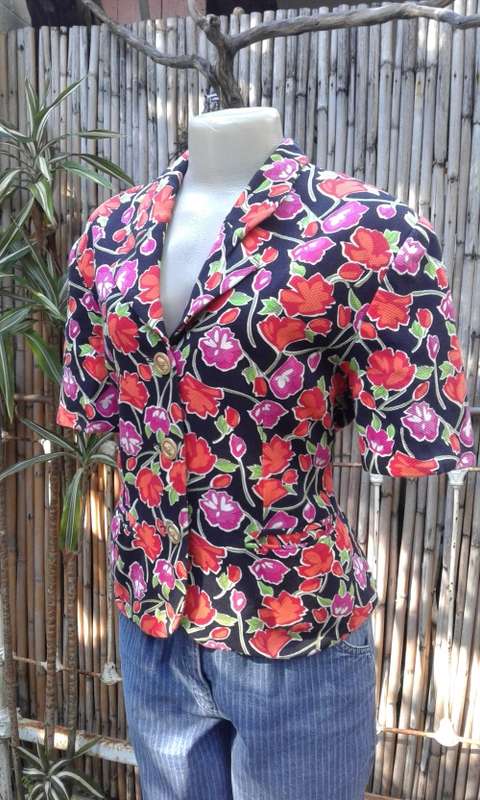 Vintage 1990s Short Sleeves Floral Print Jacket Blazer By JADE Golden Lionshead Buttons Size 14