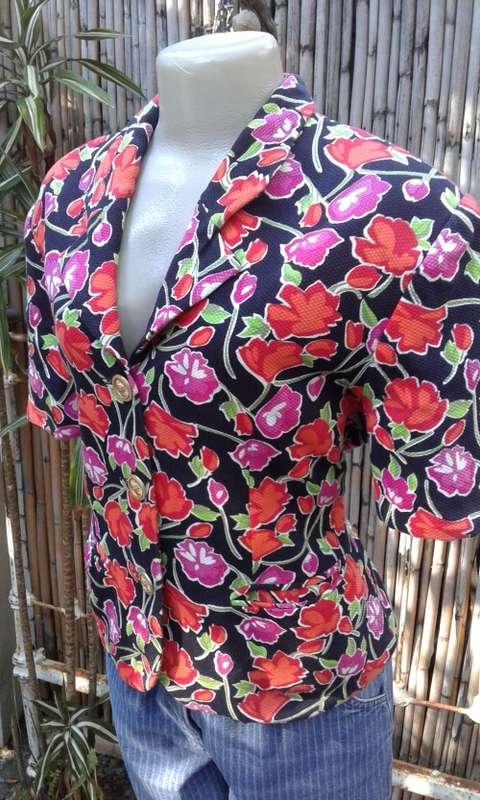 Vintage 1990s Short Sleeves Floral Print Jacket Blazer By JADE Golden Lionshead Buttons Size 14
