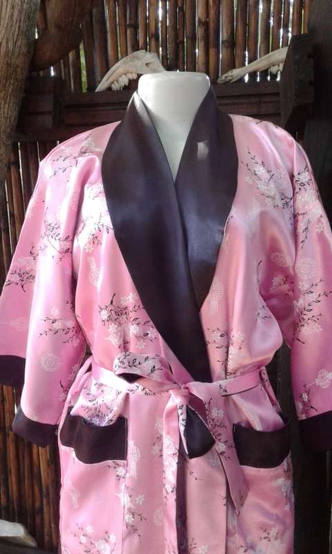 Vintage Reversible Pink And Black Pure Silk Kimono Gown WithCherry Blossom And Dragon Motif Size 14