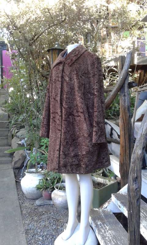 Vintage 1960s Chocolat Brown Karakul Caracul Persian Lamb Fur Coat Size 16 Excellent Condition